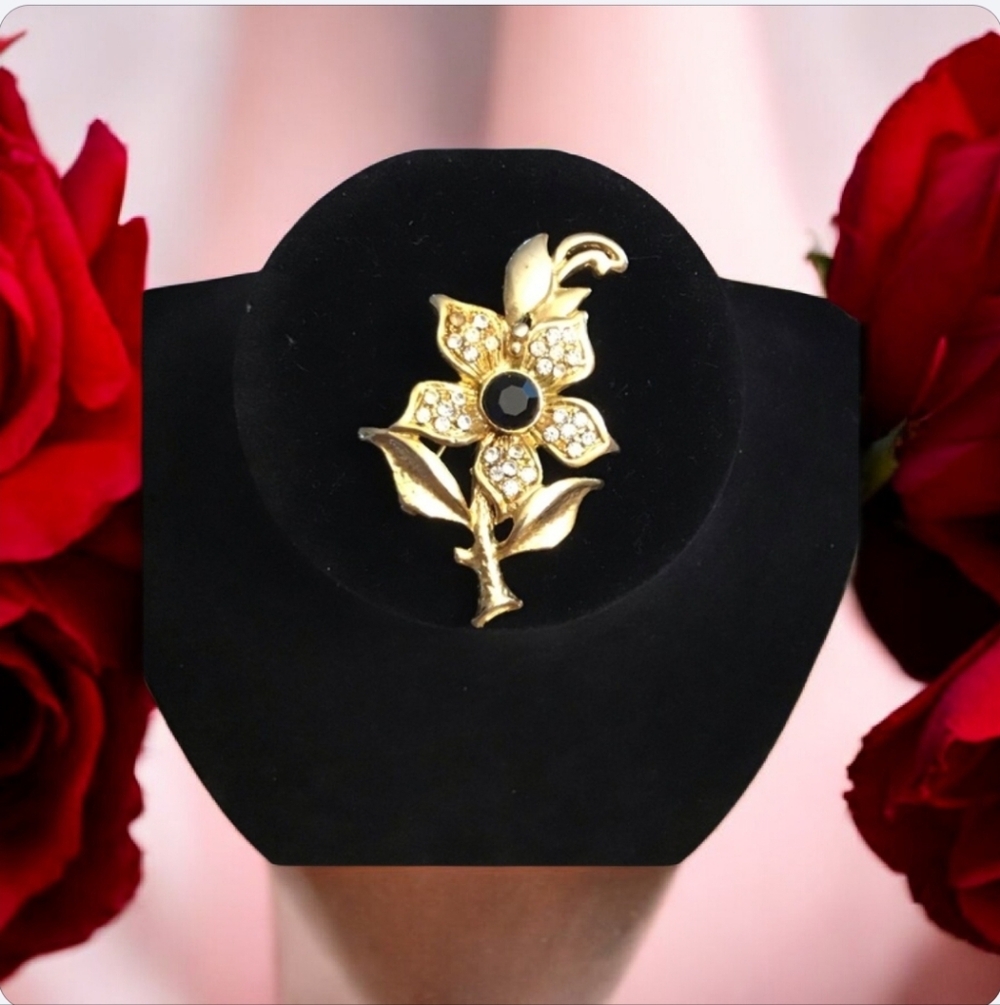 Brooch flower with CZ’s gold tones very stunning piece